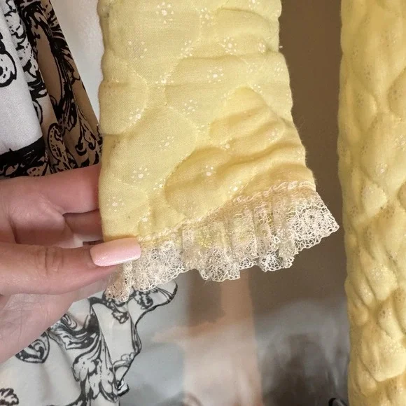 Vintage House Coat Quilted Robe Floral Lace 1960s By Loungees Butter Yellow Sz S - Picture 3 of 9